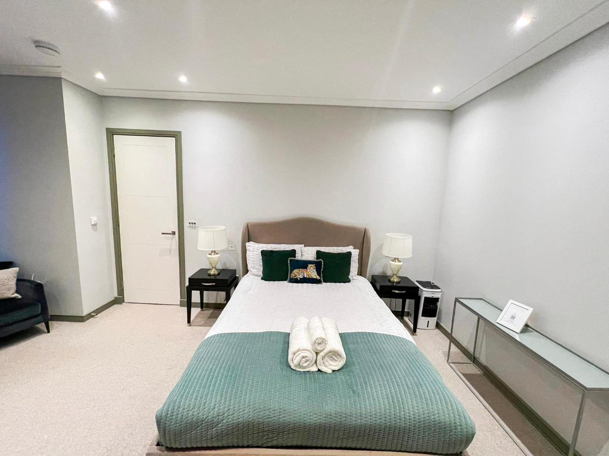 Posh 3 Bedroom Flat With Terrace And Indoor Fireplace In Mayfair, Near Hyde Park Londen Buitenkant foto
